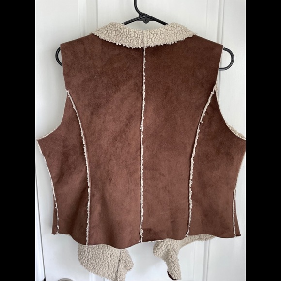 Cute Warm Vest ➖ - Picture 2 of 6